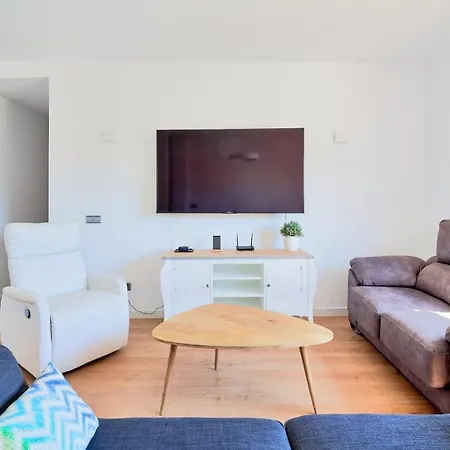 Penthouse Near And Town Also Monthly Hire And Long Term Car Available Malaga