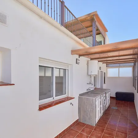 Penthouse Near And Town Also Monthly Hire And Long Term Car Available Сasa de vacaciones *